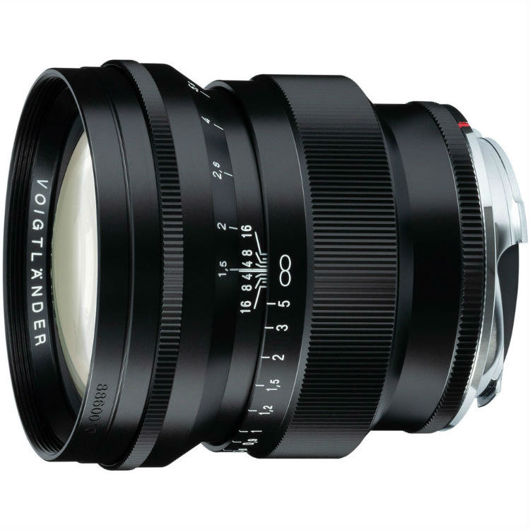 Voigtländer Nokton 75mm f/1.5 schwarz