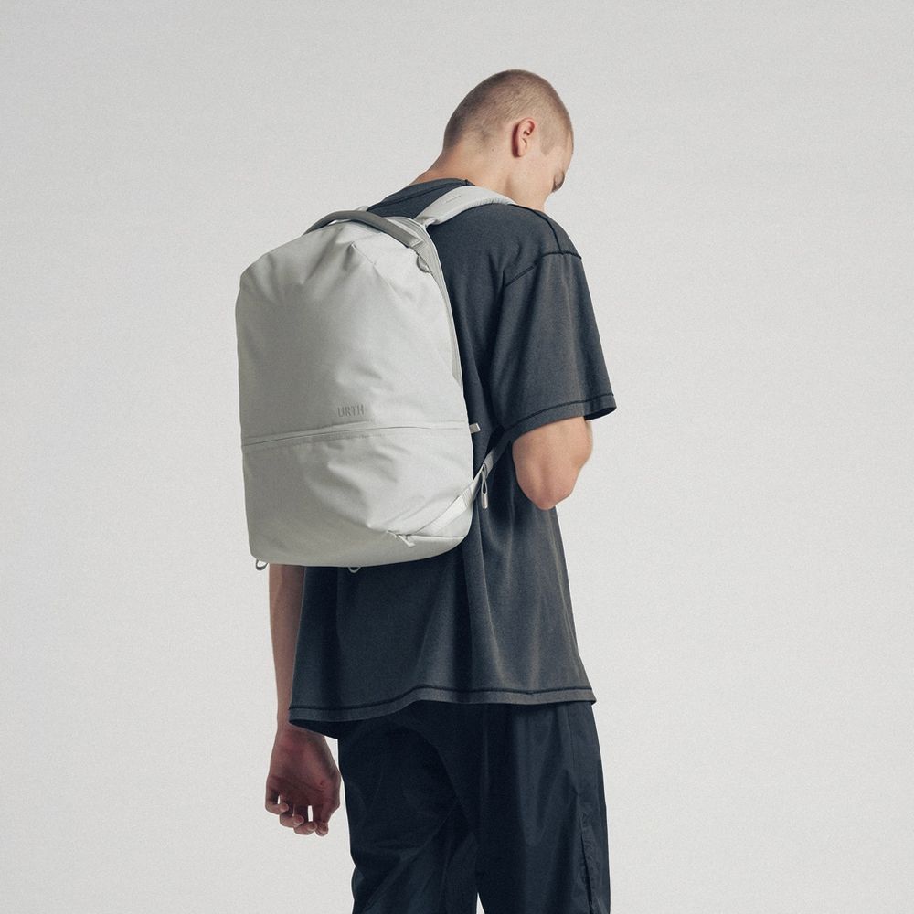 Urth Arkose 20L Backpack (Ash Grey)