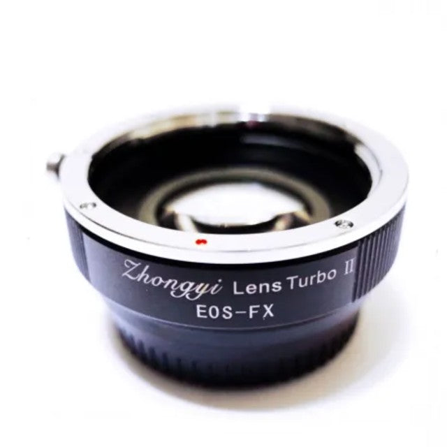 Mit dem Zhongyi Mitakon Objektiv Turbo Mark 2 EF-FX erhalten Sie einen Adapter, der Ihnen mehr Möglichkeiten für Ihre Fujifilm X-Kamera bietet.