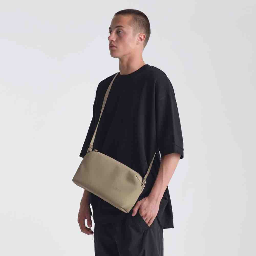 Urth Dolomite Camera Sling beige