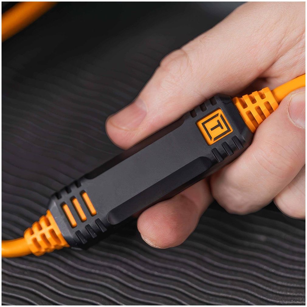 Tether Tools TetherPro Optima 10G USB-C, 15' (4.6m), straight to right black