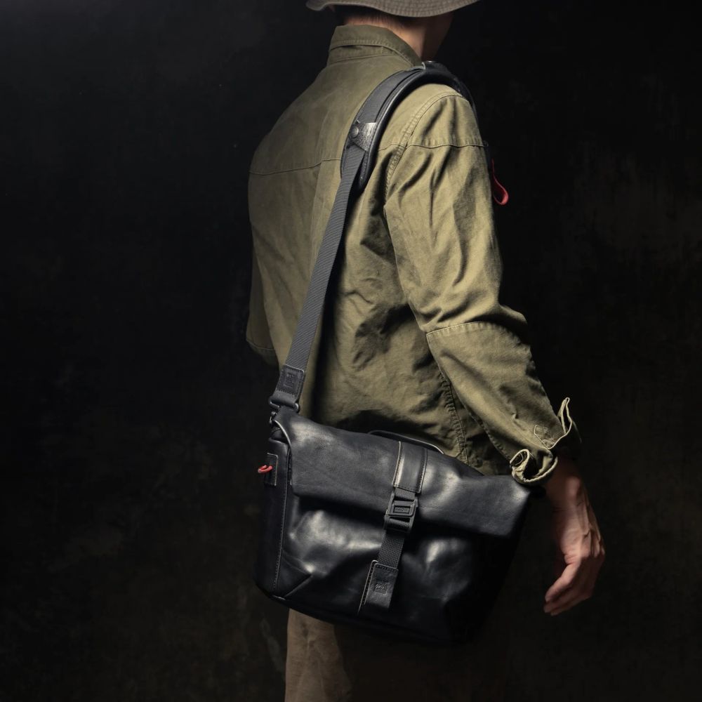 Wotancraft Pilot Travel Camera Bag 7L - black leather