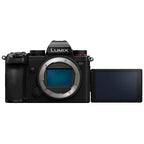 Panasonic LUMIX S5D + 18-40mm + Joby Action Tripod