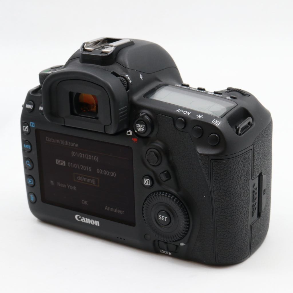 Canon EOS 5D mark IV body used